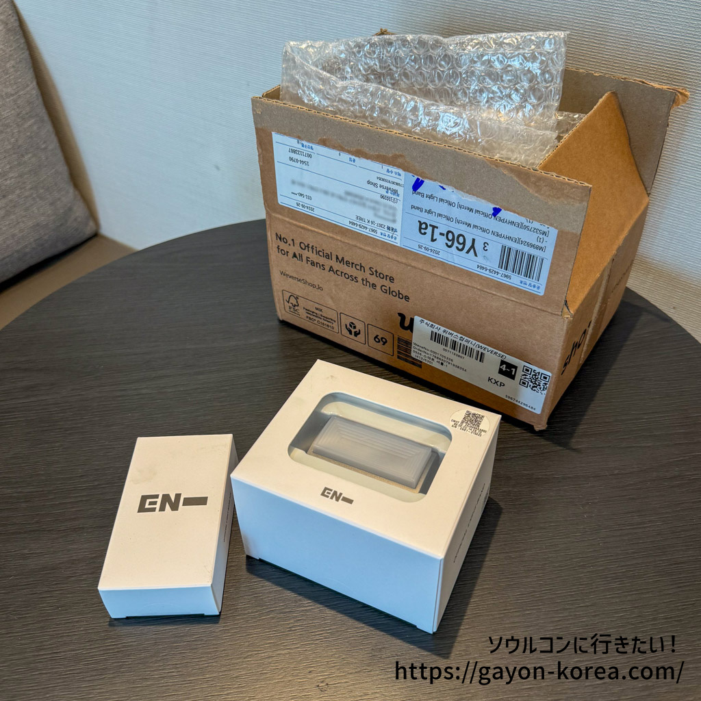 Weverse shopからホテル着で届いたペンライト