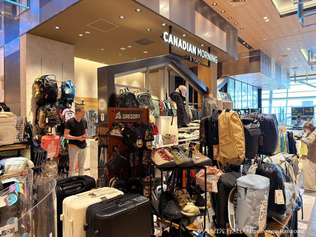関西空港 免税店「CANADIAN MORNING&TOKO」の売り場全景