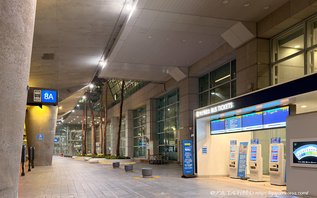 夜中の仁川空港、夜食の買い出しに向かう